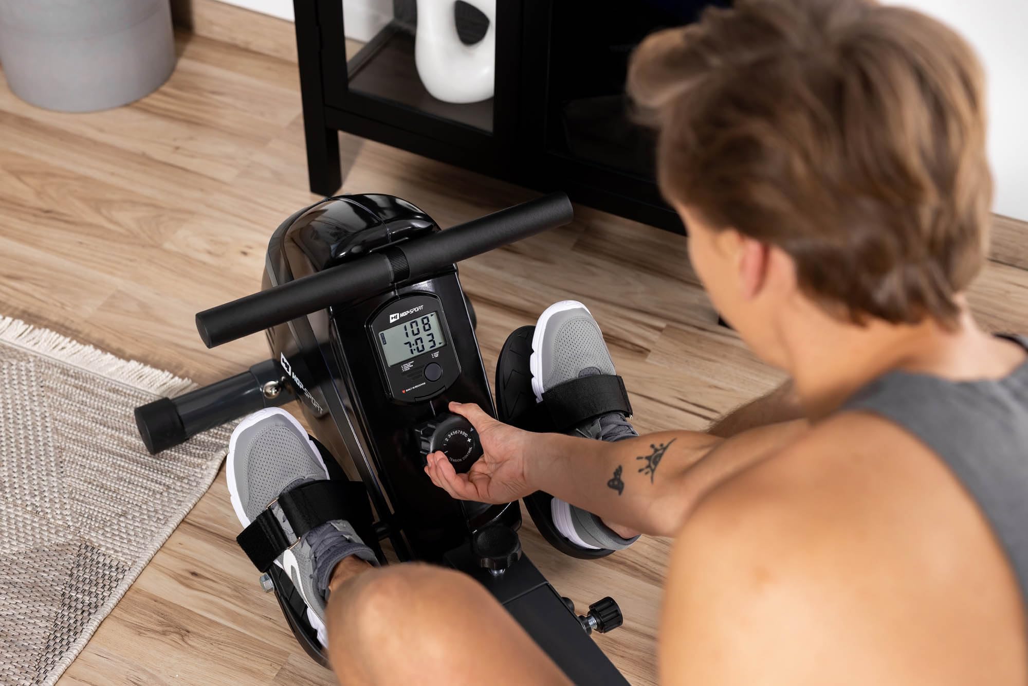 Hop-Sport Rudergerät für Zuhause Boost – Rudergerät klappbar mit kugelgelagertem Sitz, Computer & Magnetbremssystem, 10 Stufen - Rudermaschine max. Nutzergewicht 120kg (Gold)